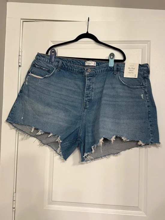 Abercrombie & Fitch Curve Love Dad Shorts High Rise Distressed Denim Size 37 NWT - Picture 2 of 11